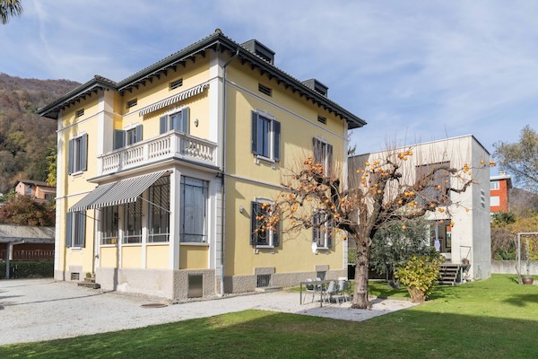 Villa con Tre Appartamenti